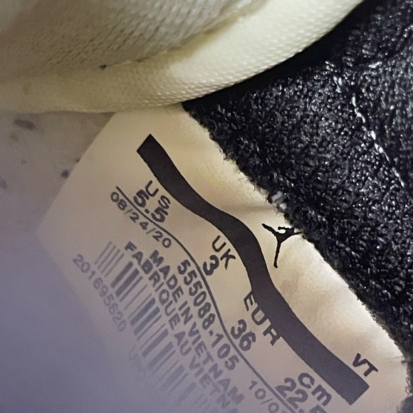 Air Jordan 1 Retro High OG 'Dark Mocha' 555088-105
Mens size 5.5 or woman’s sz7 - Picture 7 of 7